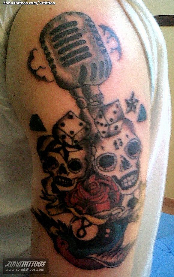 skull tattoo girl